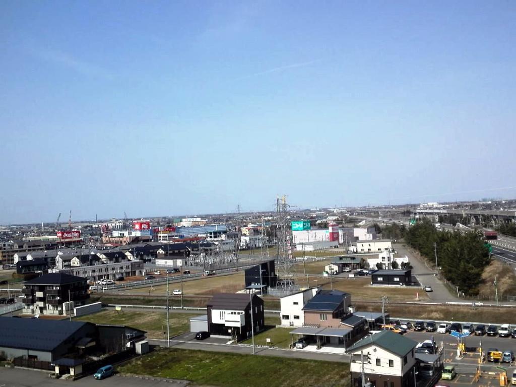 Apa Hotel Tsubamesanjo Ekimae Buitenkant foto