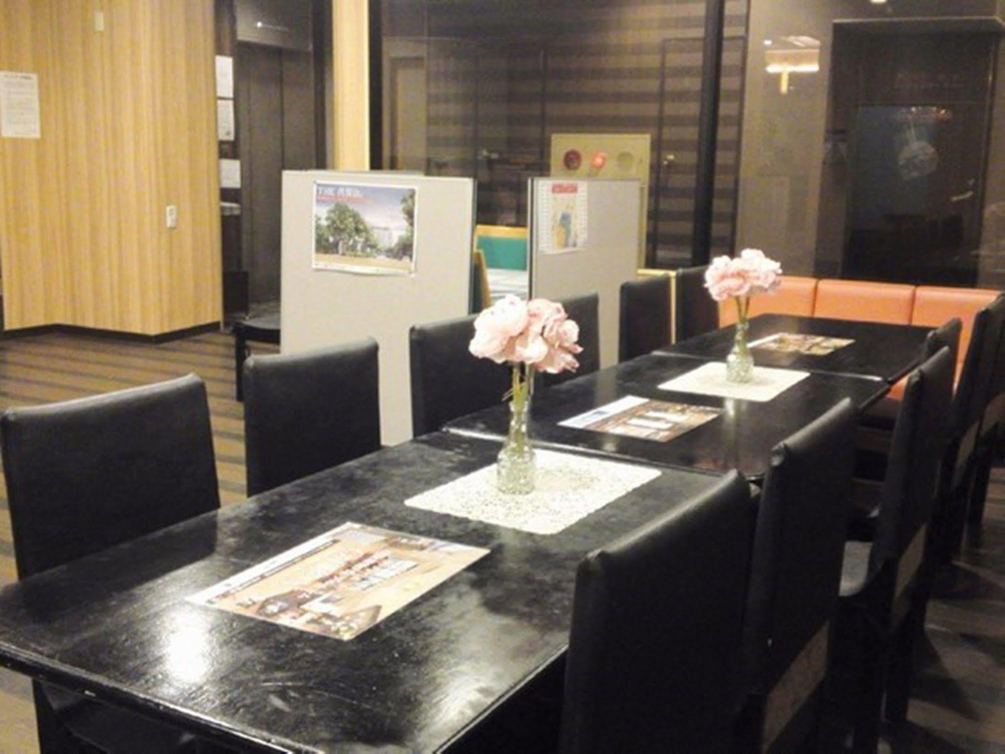 Apa Hotel Tsubamesanjo Ekimae Buitenkant foto
