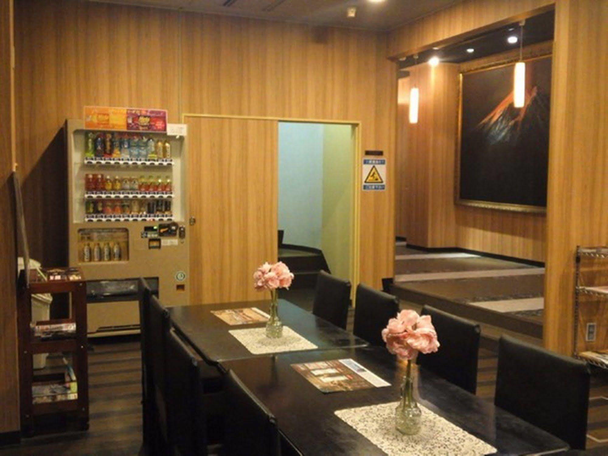 Apa Hotel Tsubamesanjo Ekimae Buitenkant foto